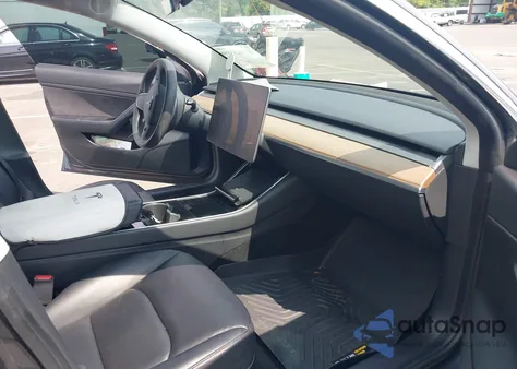 2020 Tesla Model 3 Standard Range Plus Rear-Wheel Drive/Standard Range Rear-Wheel Drive z USA, uszkodzony, nr VIN 5YJ3E1EA1LF783518